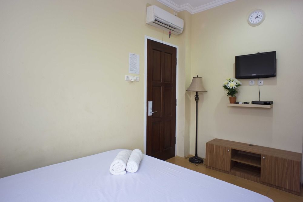 Reddoorz @ Kwitang Hotel Jakarta Buitenkant foto