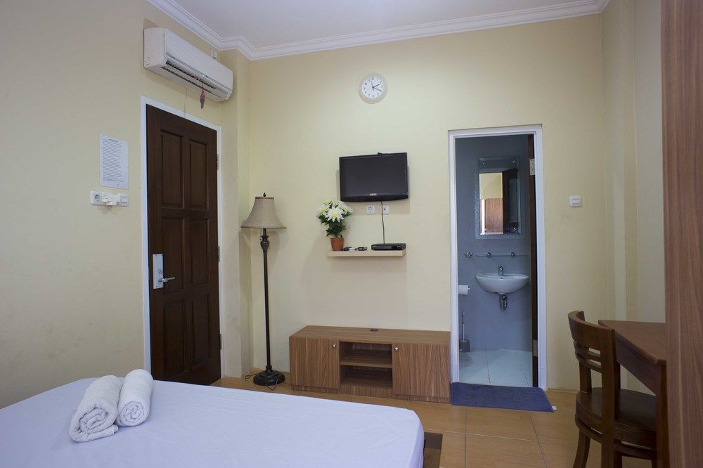 Reddoorz @ Kwitang Hotel Jakarta Buitenkant foto