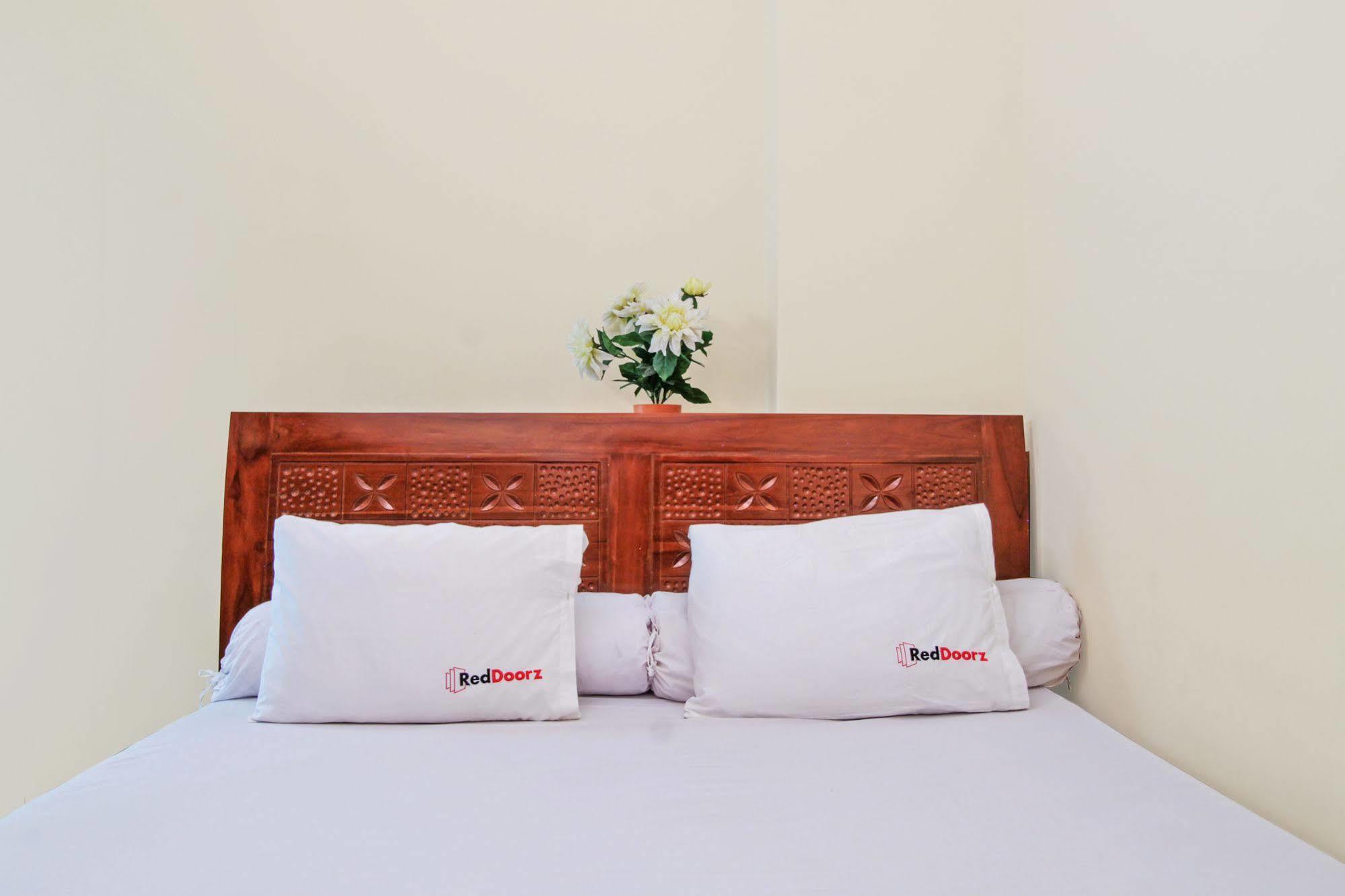 Reddoorz @ Kwitang Hotel Jakarta Buitenkant foto
